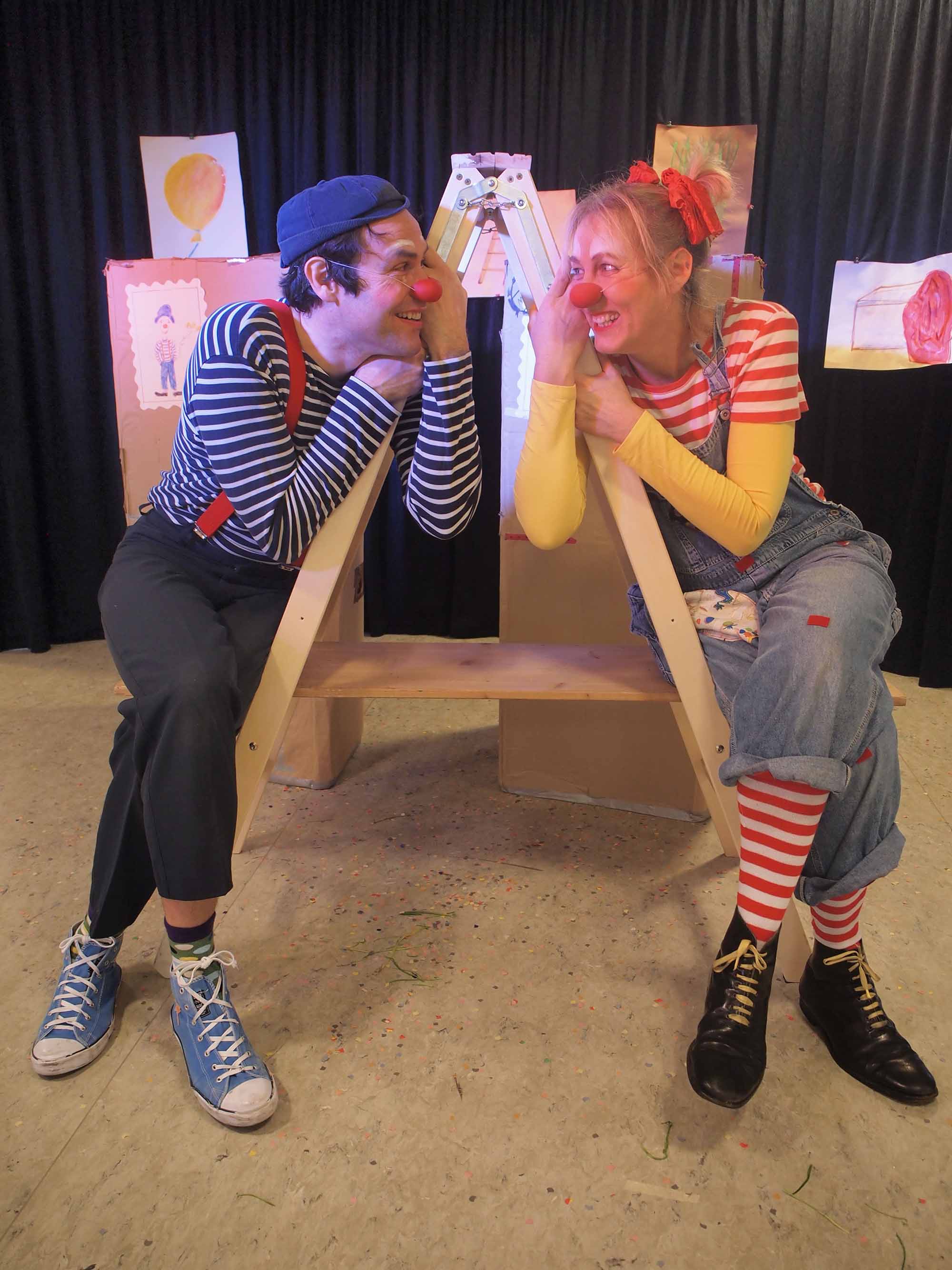 Clownstheater Karton kleiner