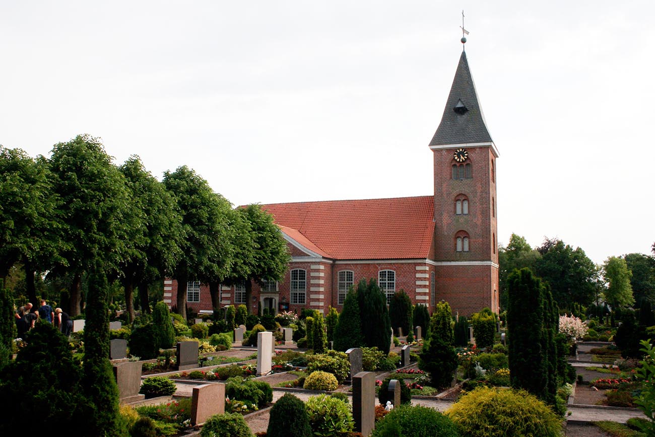 Grasbergchurch-Wikipedia-1300px