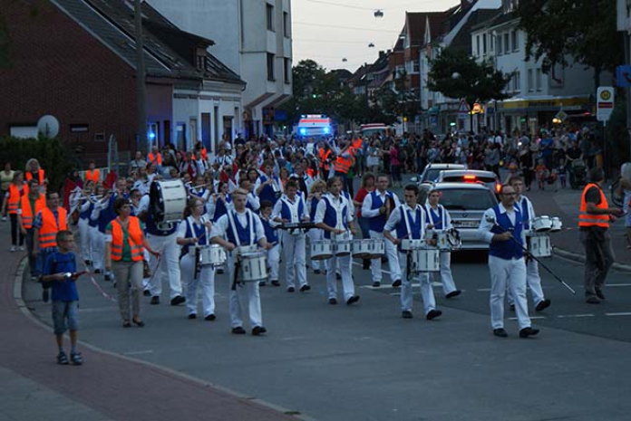 Laternenumzug mit Feuerwerk